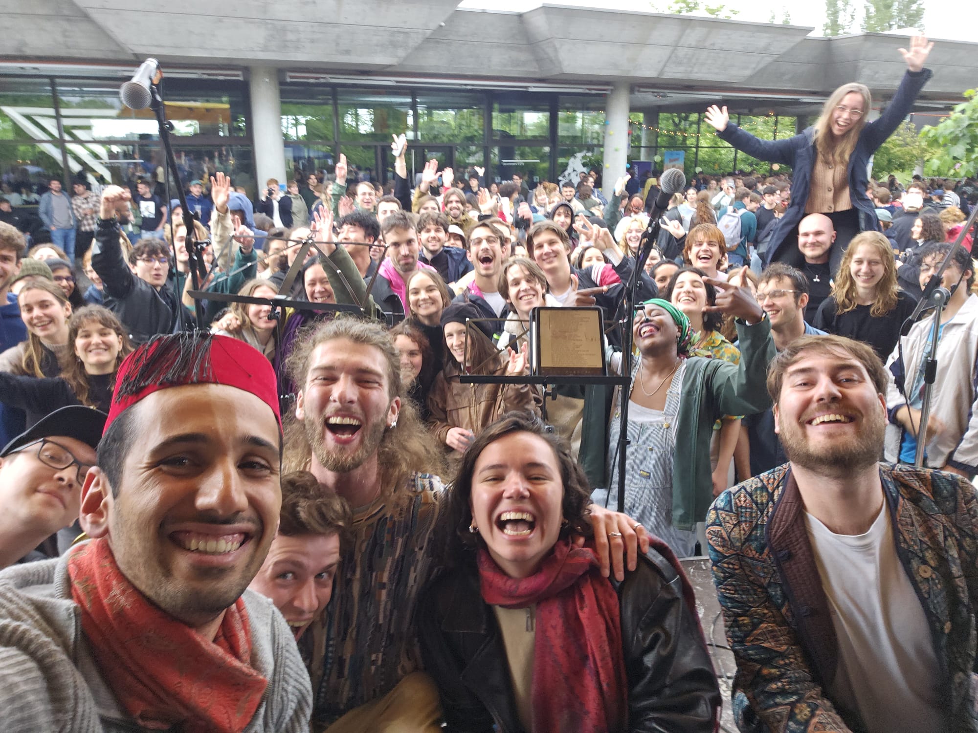 PPTA live show — horns, keys, and a dance floor that never stops